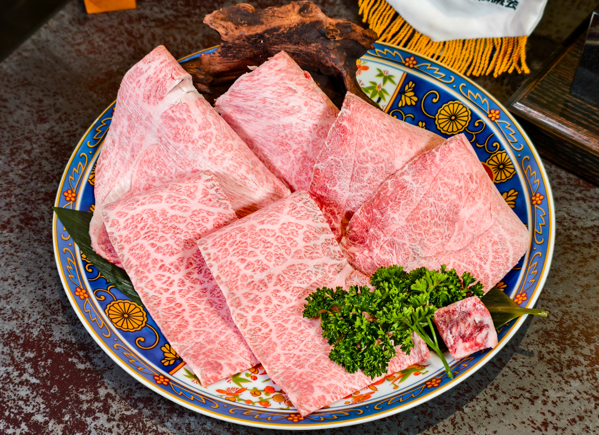 [台南]橋山&middot;鵲邸壽喜燒-台北頂級壽喜燒插旗台南!來自東京百年名店~有身份證的日本神戶牛太銷魂 @美食好芃友（芃芃）