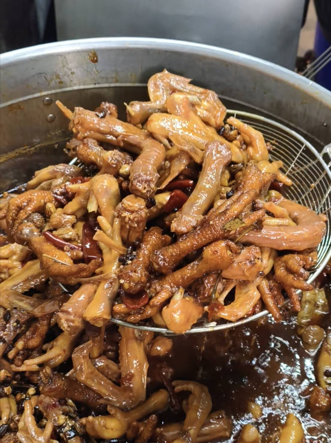 [高雄]享鹵現撈-開攤就排隊高雄麻辣冷滷味!天然辛香料滷製~大推鴨翅、虎皮鳳爪、菊花肉 @美食好芃友（芃芃）