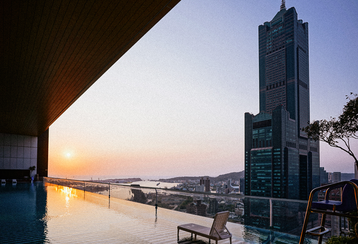 [高雄]LE CIEL 天慕-最美高空餐酒館！絕美夕陽夜景、頂級A5和牛與現刨黑松露法吐~週末還有池畔DJ與KTV包廂太享受 @美食好芃友（芃芃）