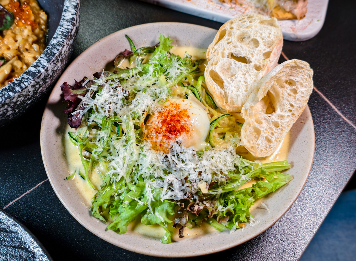 [高雄]C&rsquo;est Bon河堤店-河堤社區人氣餐館!必點牛小排義大利麵x鮭魚燉飯!微醺小酌多款調酒 @美食好芃友（芃芃）