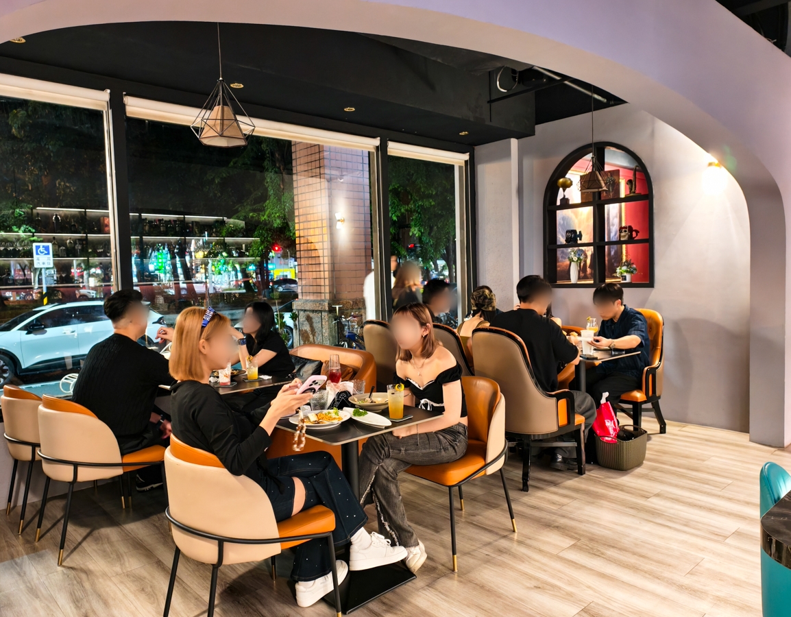 [高雄]C&rsquo;est Bon河堤店-河堤社區人氣餐館!必點牛小排義大利麵x鮭魚燉飯!微醺小酌多款調酒 @美食好芃友（芃芃）