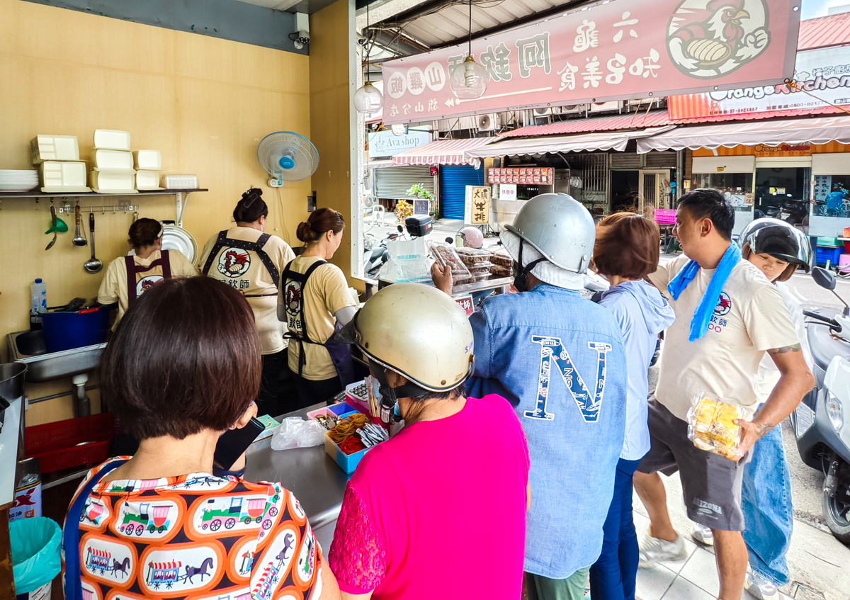 [高雄]阿欽師山雞飯旗山店-還沒開店就排隊!老饕必點刀剁雙色山雞飯~大推來個極致爆汁的煙燻雞切盤、 @美食好芃友（芃芃）