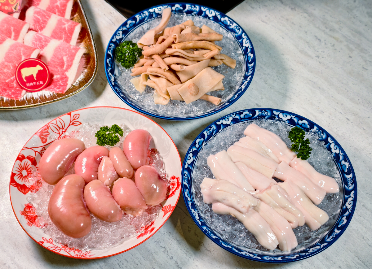 [高雄]春囍打邊爐-港式大排檔熱炒搬進火鍋店?必點滿滿料得獎湯底「黃金鮑胡椒雞煲鍋」 @美食好芃友（芃芃）