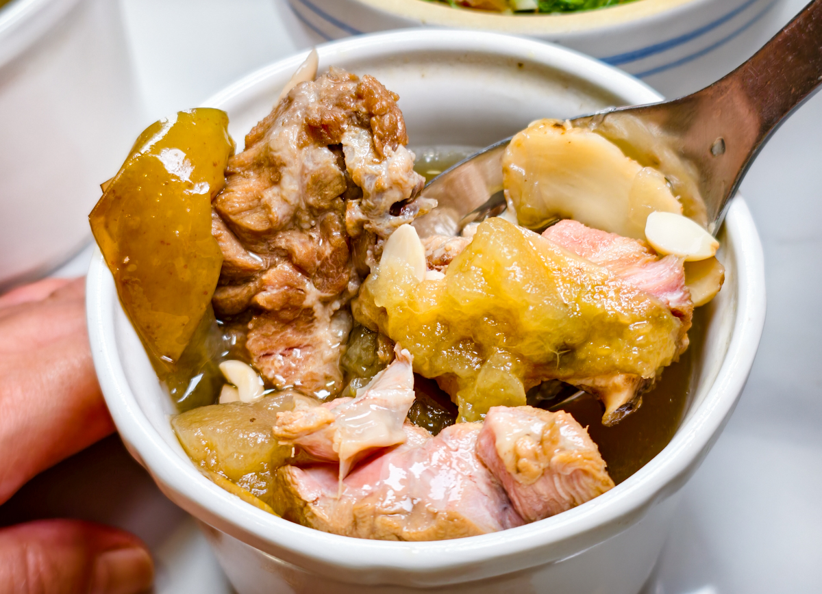 [高雄]飯啟人生-六合夜市附近人氣高雄港式盅飯、老火煲湯!五星級主廚平價美食 @美食好芃友（芃芃）