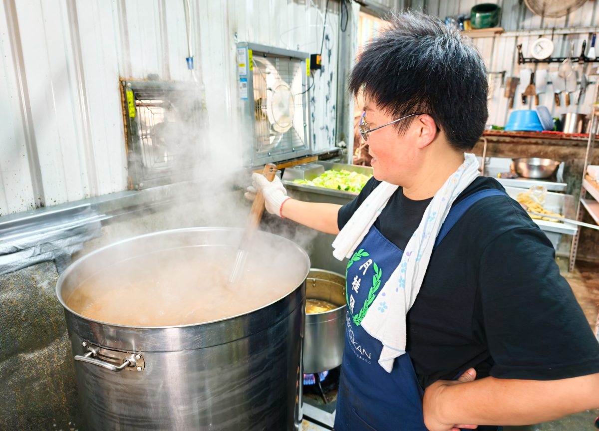 [高雄]享鹵現撈-開攤就排隊高雄麻辣冷滷味!天然辛香料滷製~大推鴨翅、虎皮鳳爪、菊花肉 @美食好芃友（芃芃）