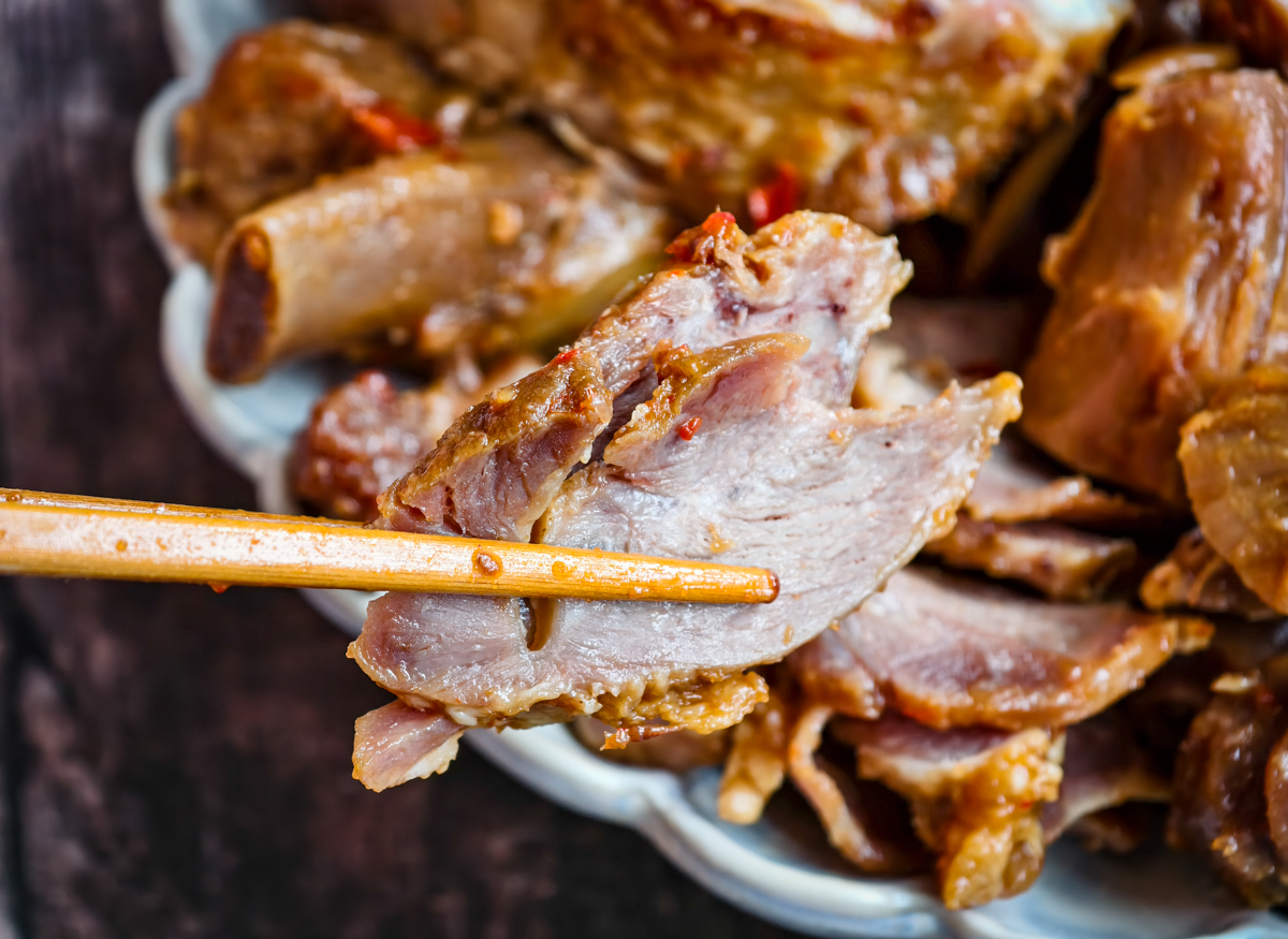 [高雄]享鹵現撈-開攤就排隊高雄麻辣冷滷味!天然辛香料滷製~大推鴨翅、虎皮鳳爪、菊花肉 @美食好芃友（芃芃）