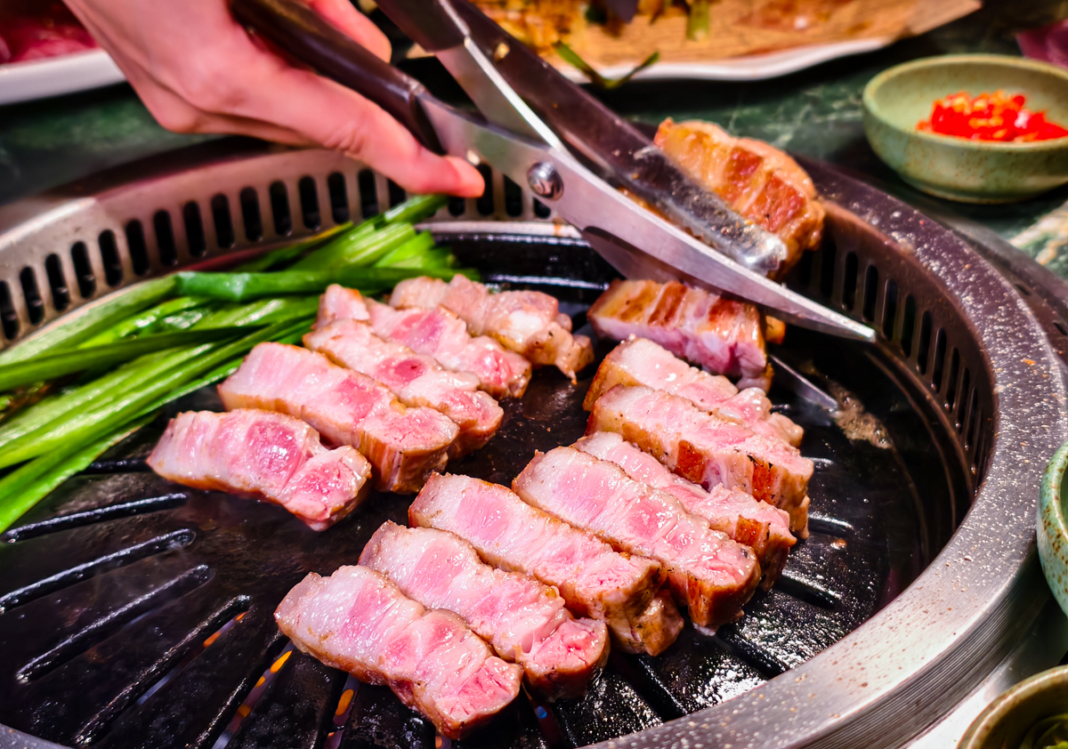 [高雄]Meat Cute-高流美食新地標!夢幻港灣海景燒肉餐廳!春囍 &times; 國秀小料理 &times; Bar TCRC 超強聯手 @美食好芃友（芃芃）