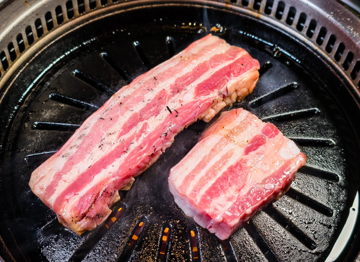 [高雄]Meat Cute-高流美食新地標!夢幻港灣海景燒肉餐廳!春囍 &times; 國秀小料理 &times; Bar TCRC 超強聯手 @美食好芃友（芃芃）