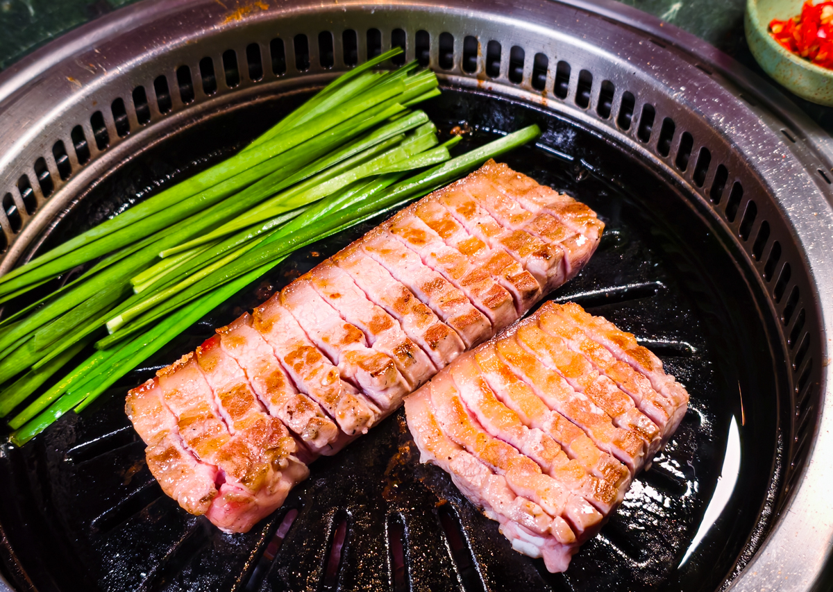 [高雄]Meat Cute-高流美食新地標!夢幻港灣海景燒肉餐廳!春囍 &times; 國秀小料理 &times; Bar TCRC 超強聯手 @美食好芃友（芃芃）
