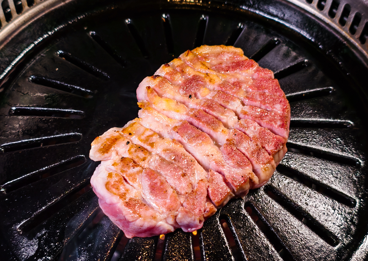 [高雄]Meat Cute-高流美食新地標!夢幻港灣海景燒肉餐廳!春囍 &times; 國秀小料理 &times; Bar TCRC 超強聯手 @美食好芃友（芃芃）