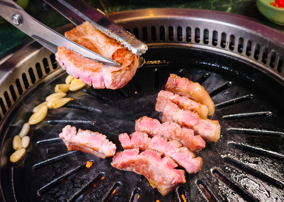 [高雄]Meat Cute-高流美食新地標!夢幻港灣海景燒肉餐廳!春囍 &times; 國秀小料理 &times; Bar TCRC 超強聯手 @美食好芃友（芃芃）