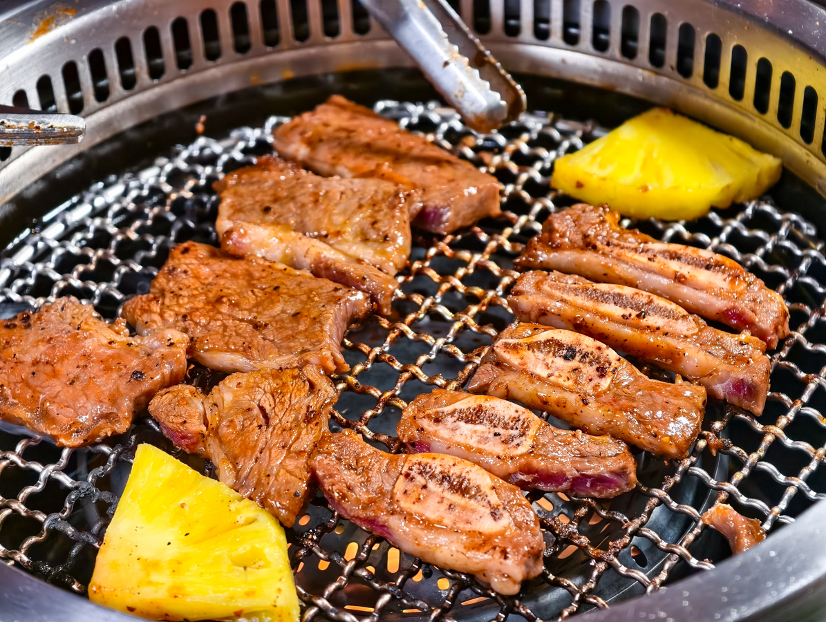 [高雄]Meat Cute-高流美食新地標!夢幻港灣海景燒肉餐廳!春囍 &times; 國秀小料理 &times; Bar TCRC 超強聯手 @美食好芃友（芃芃）