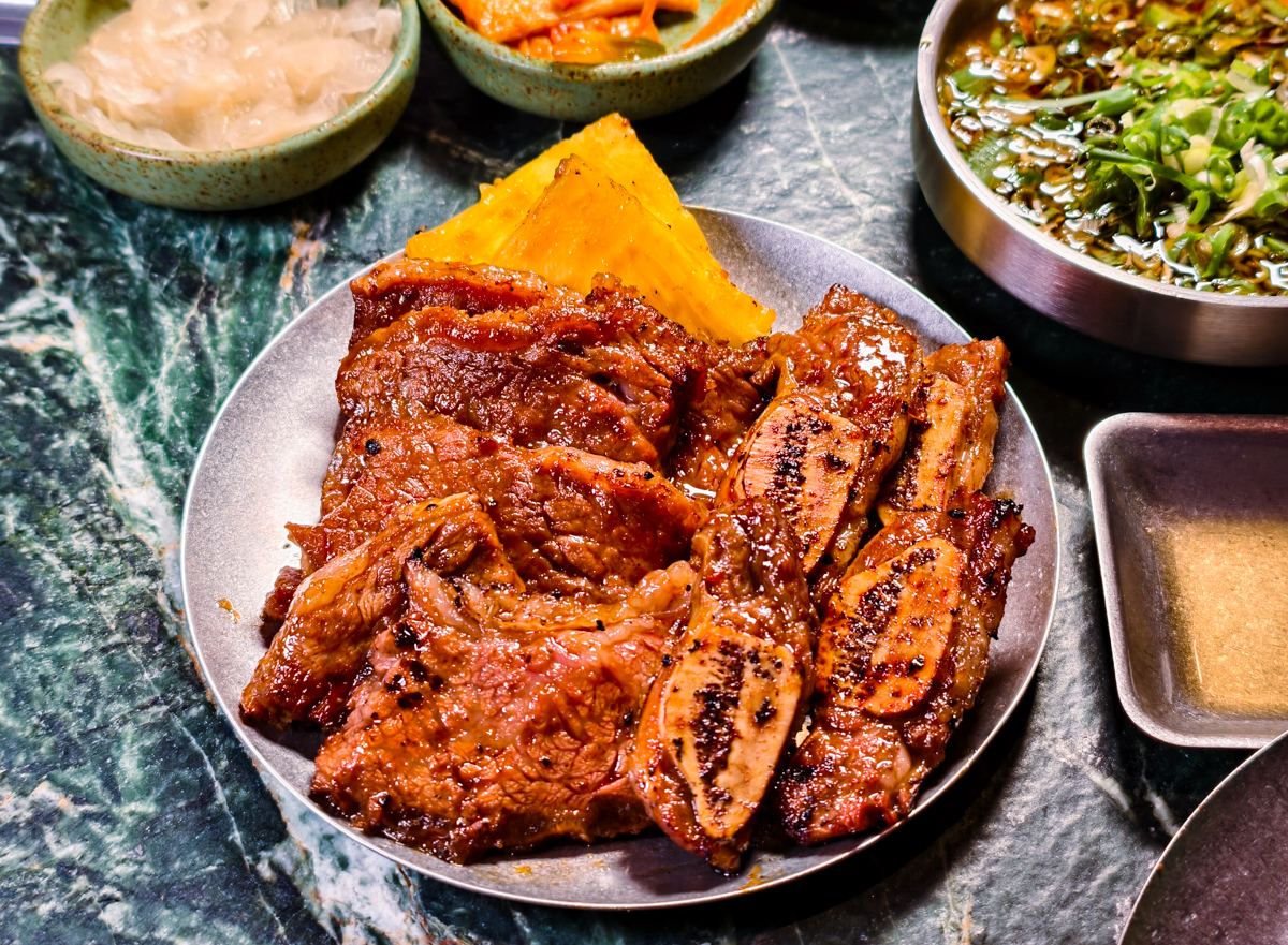[高雄]Meat Cute-高流美食新地標!夢幻港灣海景燒肉餐廳!春囍 &times; 國秀小料理 &times; Bar TCRC 超強聯手 @美食好芃友（芃芃）