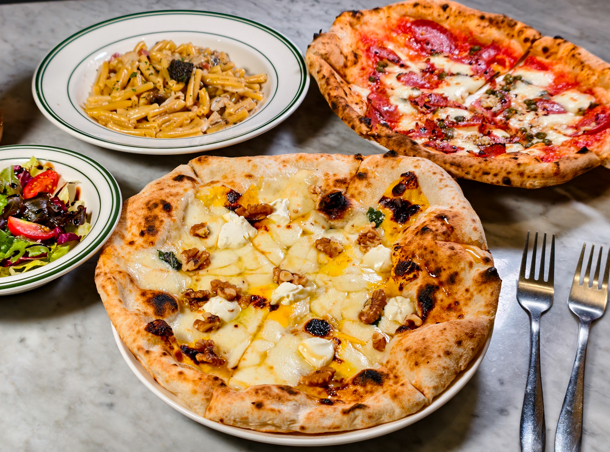[高雄]Piazza Pizza 皮耶薩披薩小館-高雄文化中心周邊人氣拿坡里窯烤pizza @美食好芃友（芃芃）