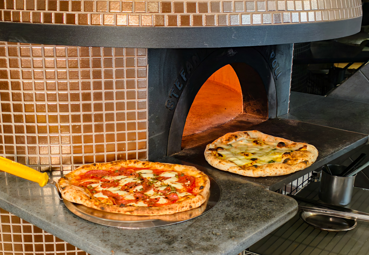 [高雄]Piazza Pizza 皮耶薩披薩小館-高雄文化中心周邊人氣拿坡里窯烤pizza @美食好芃友（芃芃）