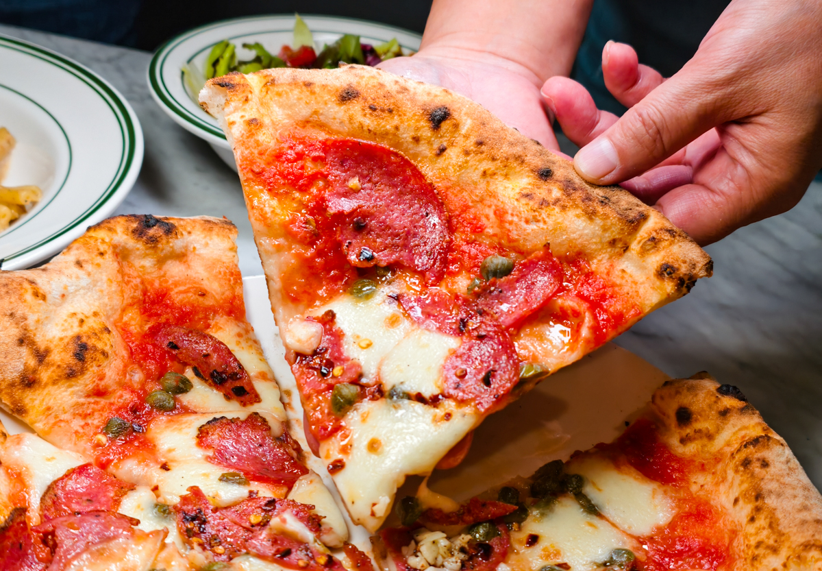 [高雄]Piazza Pizza 皮耶薩披薩小館-高雄文化中心周邊人氣拿坡里窯烤pizza @美食好芃友（芃芃）
