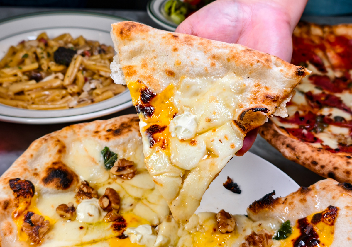 [高雄]Piazza Pizza 皮耶薩披薩小館-高雄文化中心周邊人氣拿坡里窯烤pizza @美食好芃友（芃芃）