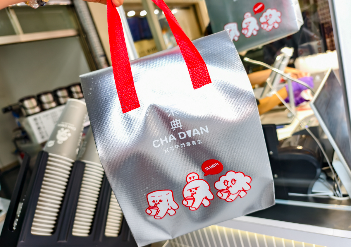 [高雄]茶典紅茶牛奶專賣熱河店-早上就開始排隊的高醫商圈手搖飲!必喝招牌奶蓋紅玉、手打海鹽檸檬綠 @美食好芃友（芃芃）