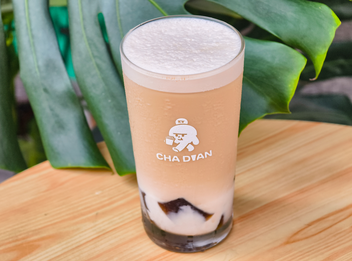 [高雄]茶典紅茶牛奶專賣熱河店-早上就開始排隊的高醫商圈手搖飲!必喝招牌奶蓋紅玉、手打海鹽檸檬綠 @美食好芃友（芃芃）