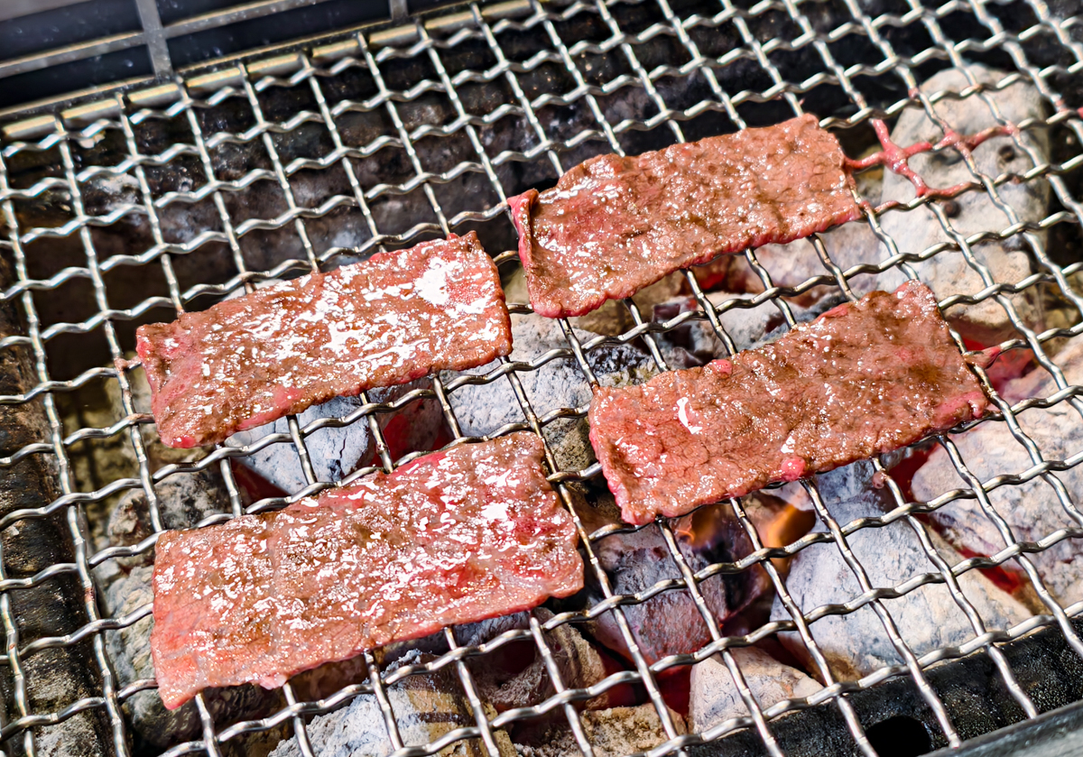 [高雄美食]日日炭火燒肉-新開質感高雄燒肉!超強蒜蝦飯x澳洲和牛!最新菜單、價位、高CP值套餐怎麼點 @美食好芃友（芃芃）