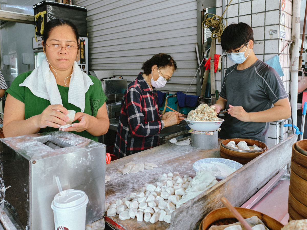 [高雄美食]橋頭蒸餃-一顆5元!在地人帶路現點現做高雄蒸餃老店!附2026最新菜單營業時間 @美食好芃友（芃芃）