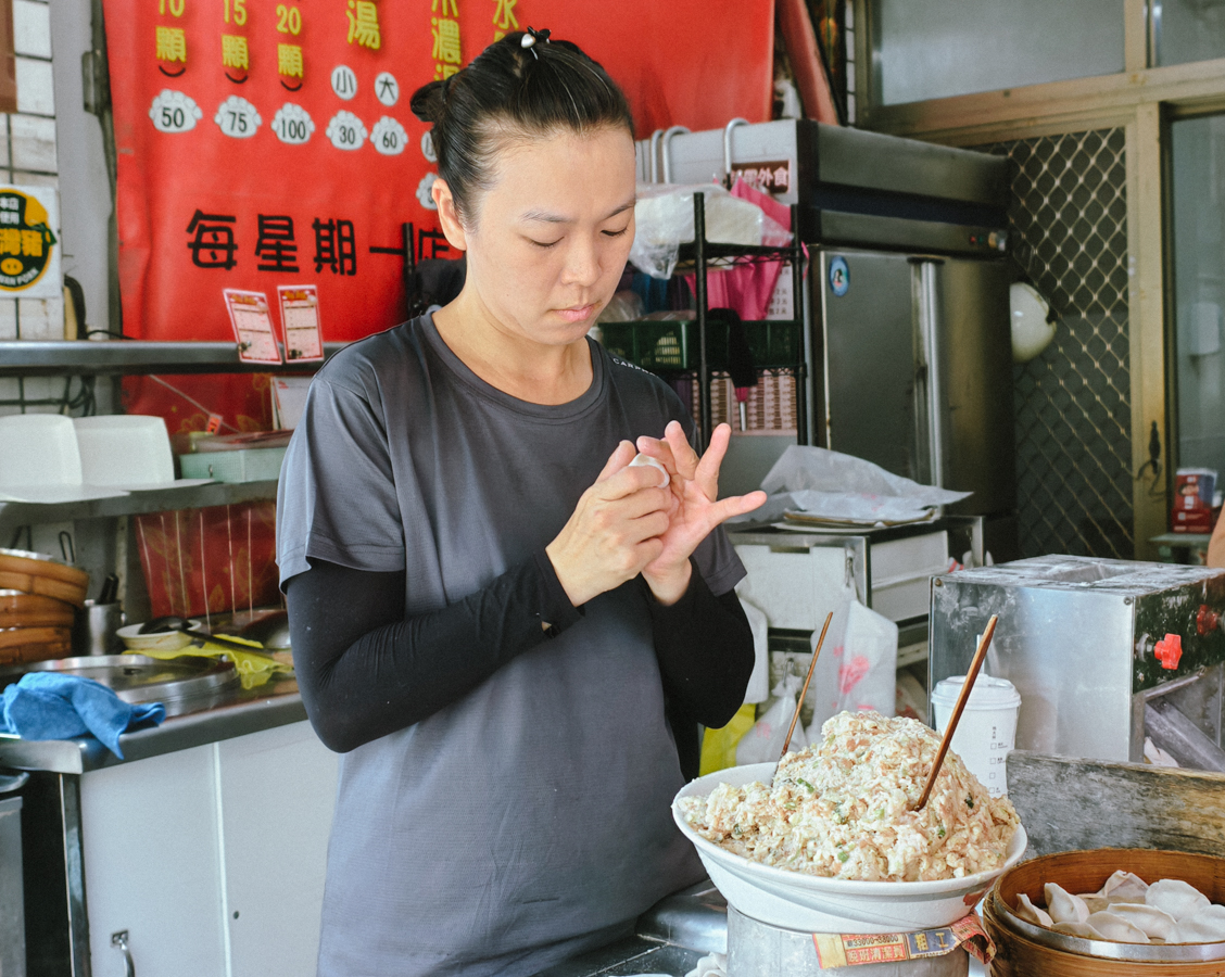 [高雄美食]橋頭蒸餃-一顆5元!在地人帶路現點現做高雄蒸餃老店!附2026最新菜單營業時間 @美食好芃友（芃芃）