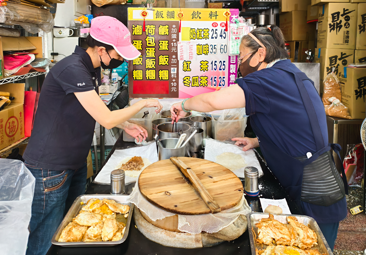 [高雄]三立飯糰-老字號高雄飯糰搬家啦!最新莊敬路新址、菜單、必吃爆漿半熟荷包蛋鹹蛋飯糰 @美食好芃友（芃芃）