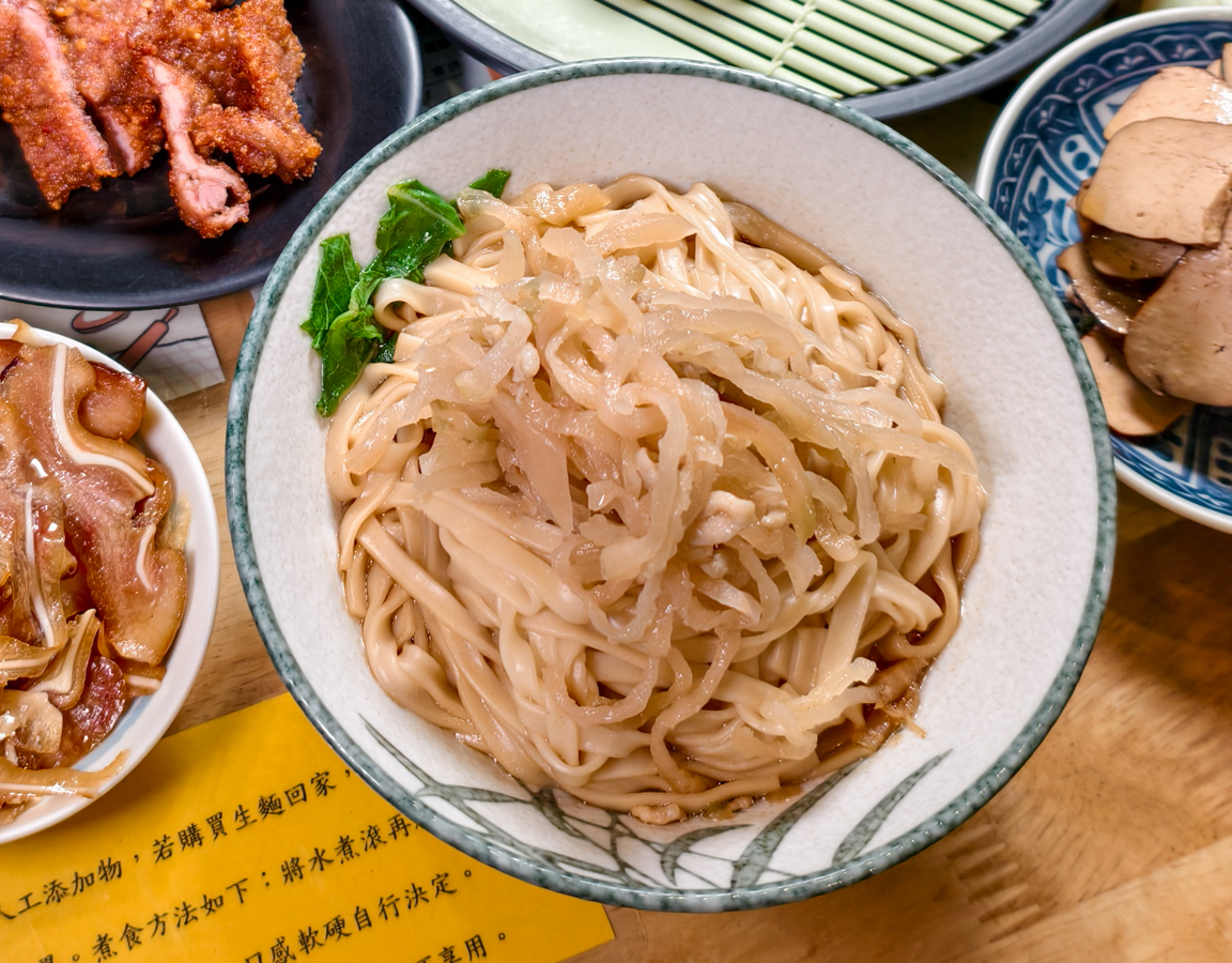 [高雄美食]富川號自家製麵-隱身楠梓火車站巷弄復古高雄麵店!超驚艷麻醬涼麵 @美食好芃友（芃芃）