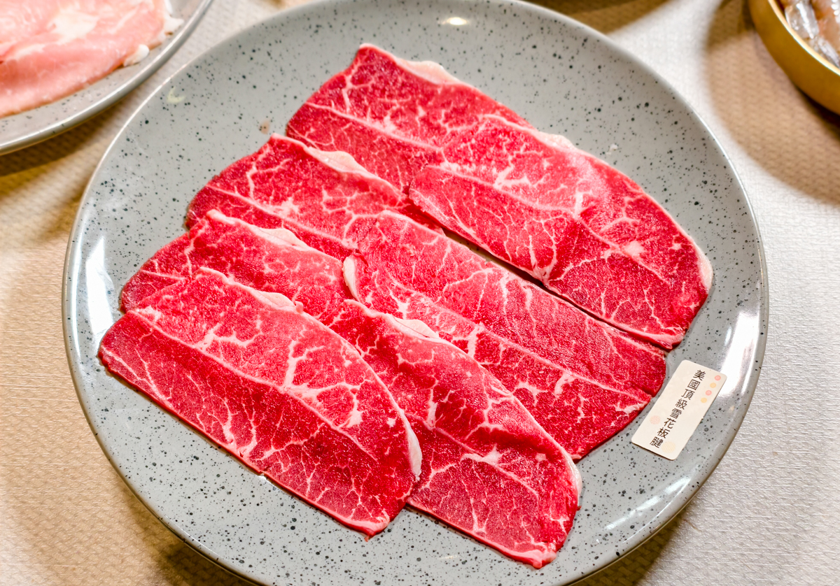 [高雄]韓屋村精緻銅盤烤肉-588起超高CP值，升級還有12道韓食、澳洲和牛無限吃到飽！ @美食好芃友（芃芃）
