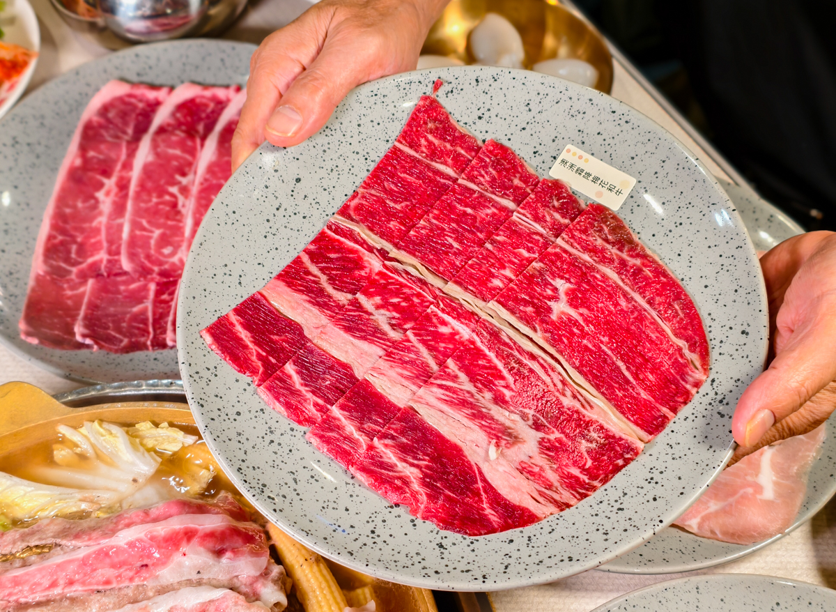 [高雄]韓屋村精緻銅盤烤肉-588起超高CP值，升級還有12道韓食、澳洲和牛無限吃到飽！ @美食好芃友（芃芃）