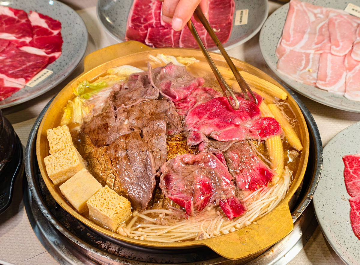 [高雄]韓屋村精緻銅盤烤肉-588起超高CP值，升級還有12道韓食、澳洲和牛無限吃到飽！ @美食好芃友（芃芃）