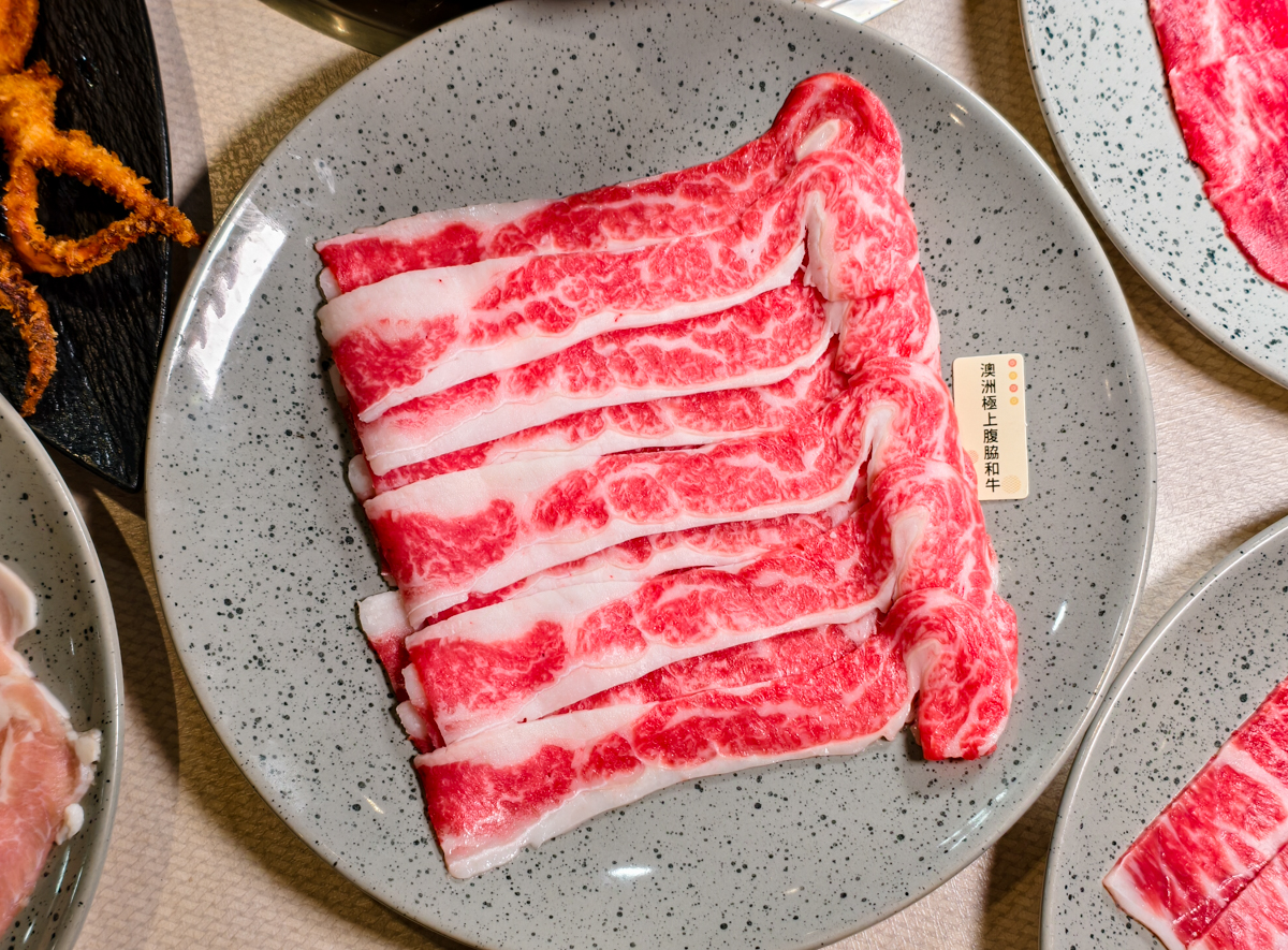 [高雄]韓屋村精緻銅盤烤肉-588起超高CP值，升級還有12道韓食、澳洲和牛無限吃到飽！ @美食好芃友（芃芃）