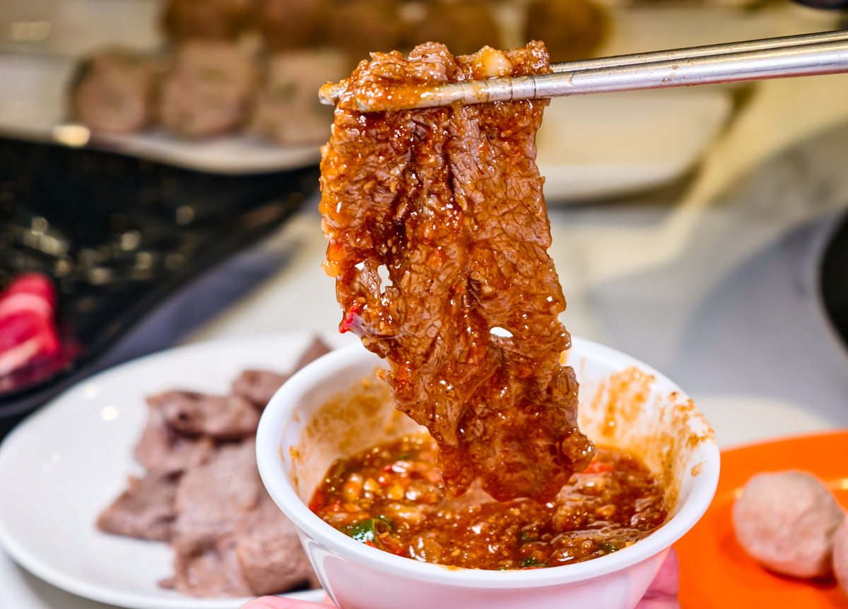 [高雄]林家潮汕石頭火鍋-高雄巨蛋商圈隱藏版好吃酸菜白肉鍋、麻辣鍋!祖傳顆粒手工沙茶醬太強 @美食好芃友（芃芃）