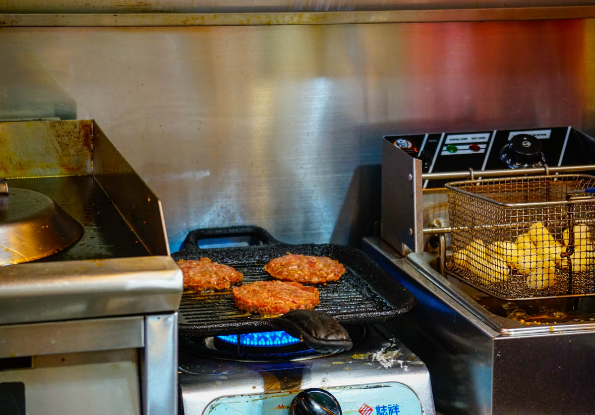 [高雄巨蛋美食]阿肯瑟餐車Arkansas Diner-起司爆量墨西哥風炒蛋! 道地美國南方味 @美食好芃友