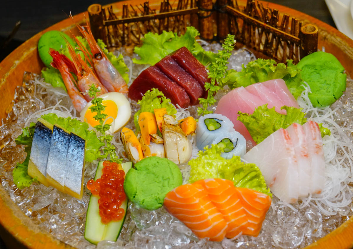 [花蓮日本料理]叁丸日式料理-在地人帶路!巷弄裡的巨無霸鮭魚握壽司 @美食好芃友