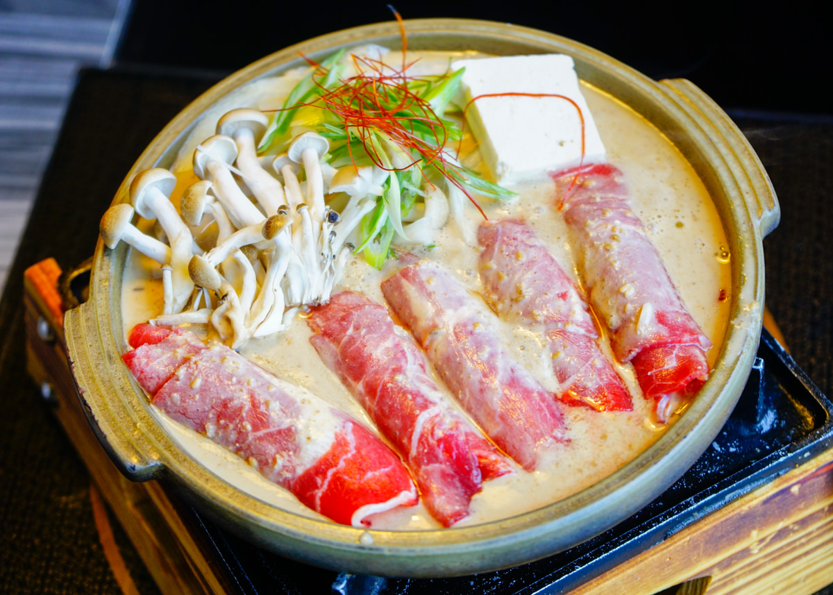 [高雄日式料理]江戶龍壽司-小船槳炙鮭魚握壽司!物超所值日式套餐 @美食好芃友