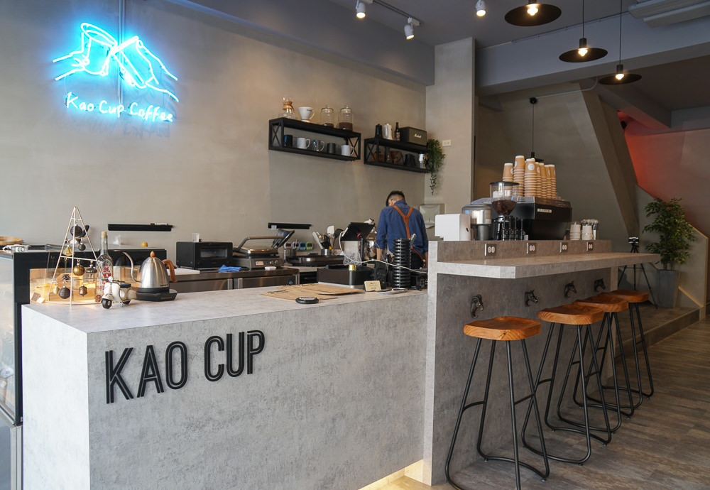 [高雄]靠杯咖啡KAO CUP COFFEE-喝咖啡邊靠杯!再配個好吃舒芙蕾鬆餅 @美食好芃友