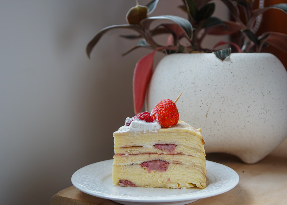 [千層蛋糕推薦]女王千層法式手工甜點-華麗破表!超浮誇皇冠草莓千層蛋糕 @美食好芃友