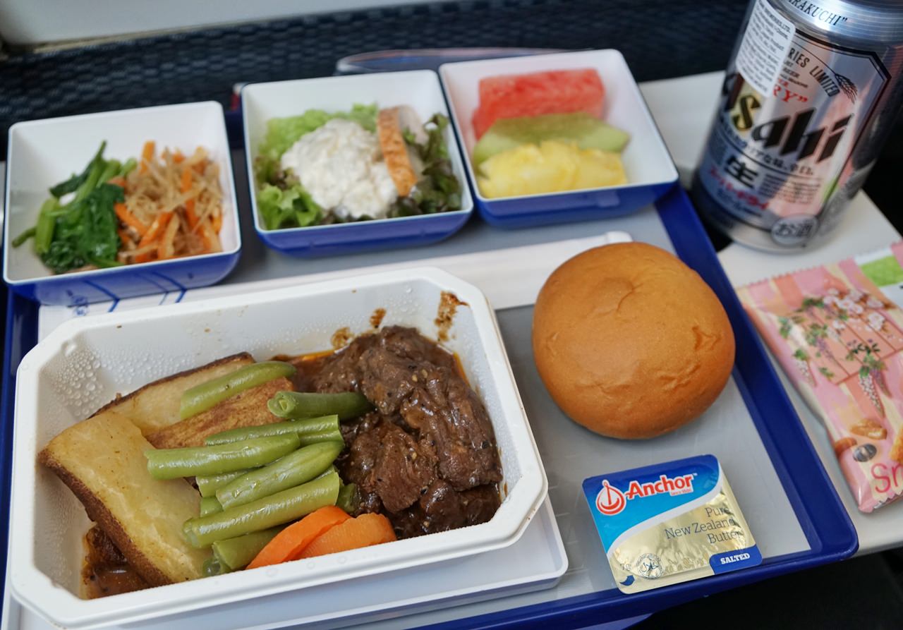 [日本自助]驚豔的ANA全日空經濟艙餐點初體驗(台北松山-東京羽田航線) @美食好芃友