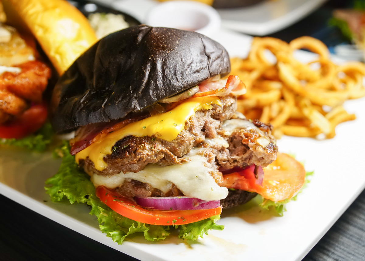 [高雄]Lèvre Burger樂浮漢堡-隱藏巷弄~道地北美口味超大牛肉漢堡 @美食好芃友