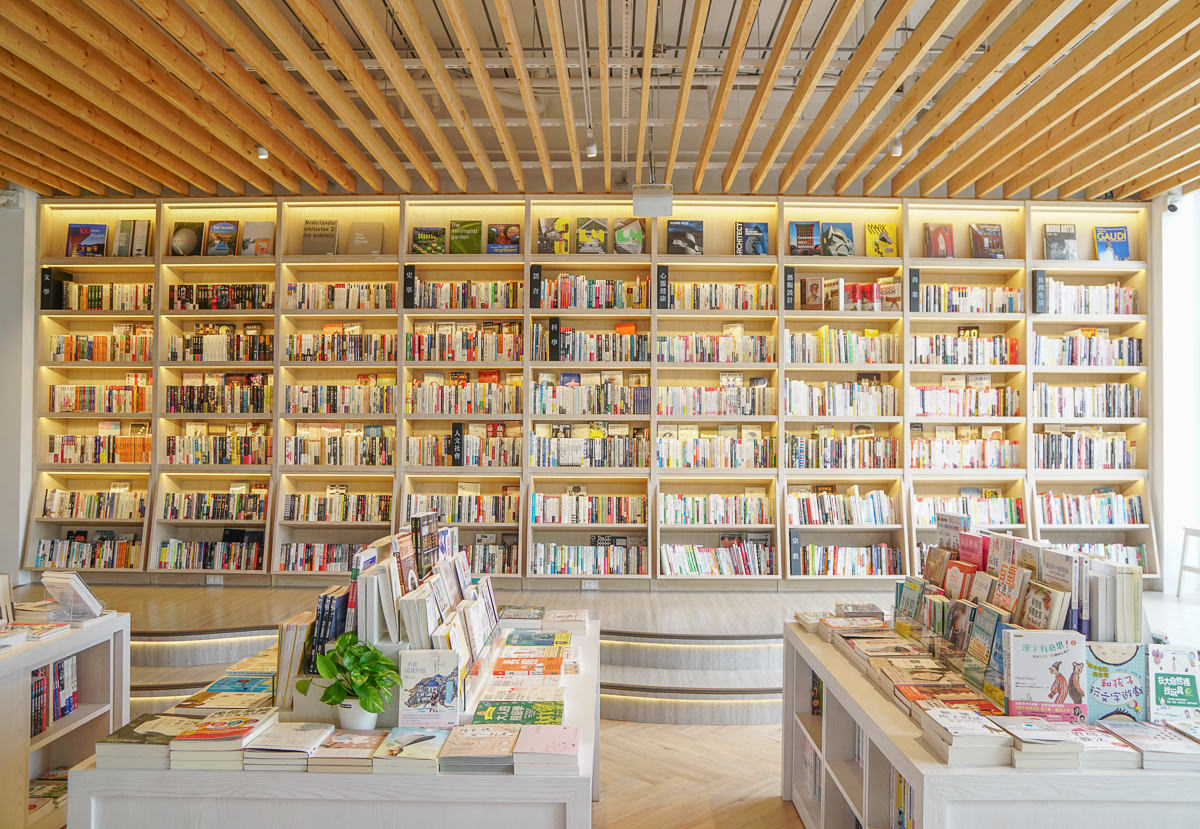 [台南咖啡店推薦]Ubuntu烏邦圖書店-台南最美書店!純白空間不限時咖啡館 @美食好芃友