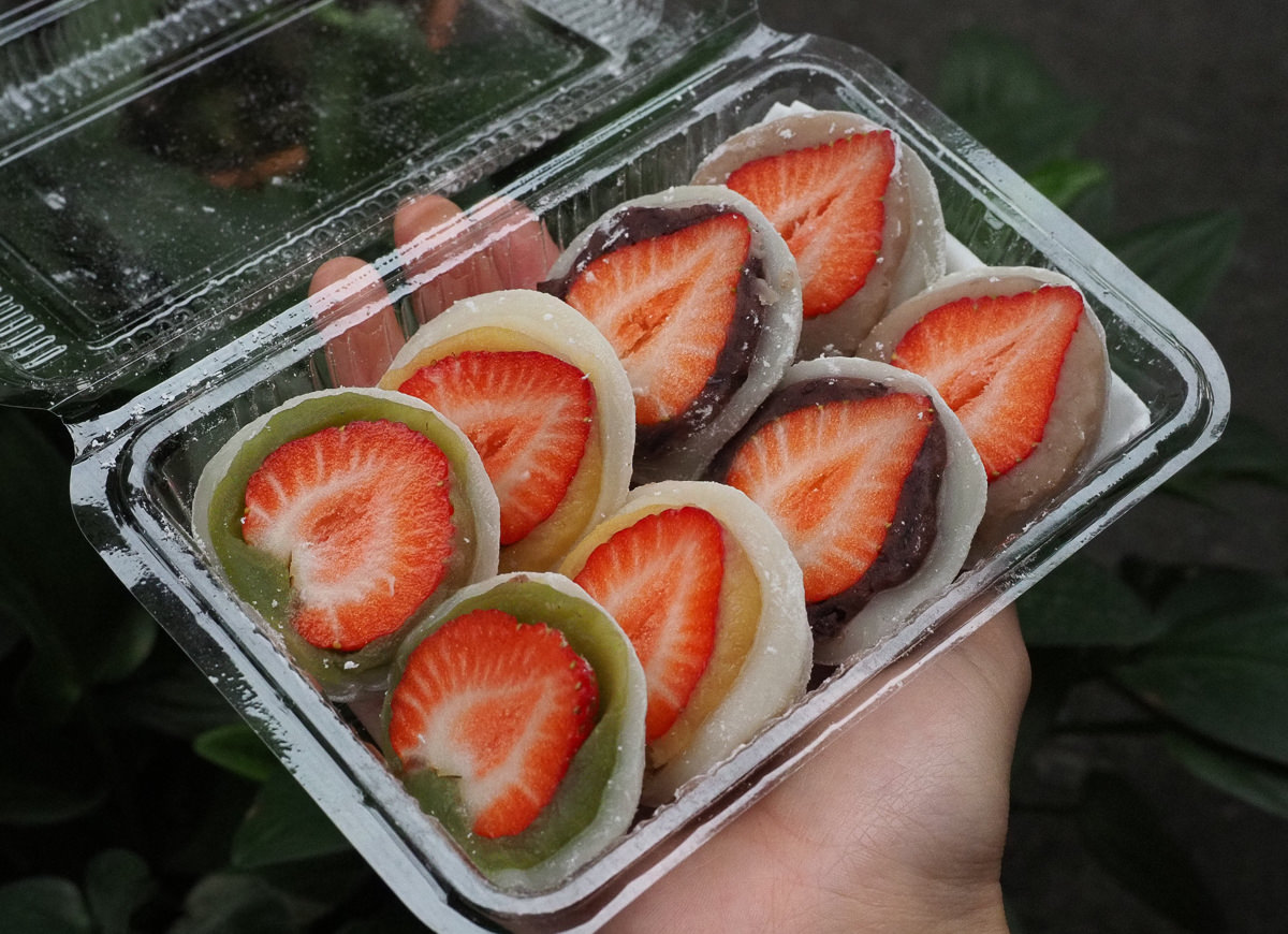 [高雄麻糬推薦]林記6元麻糬-一顆20元!繽紛口味超大草莓大福! @美食好芃友