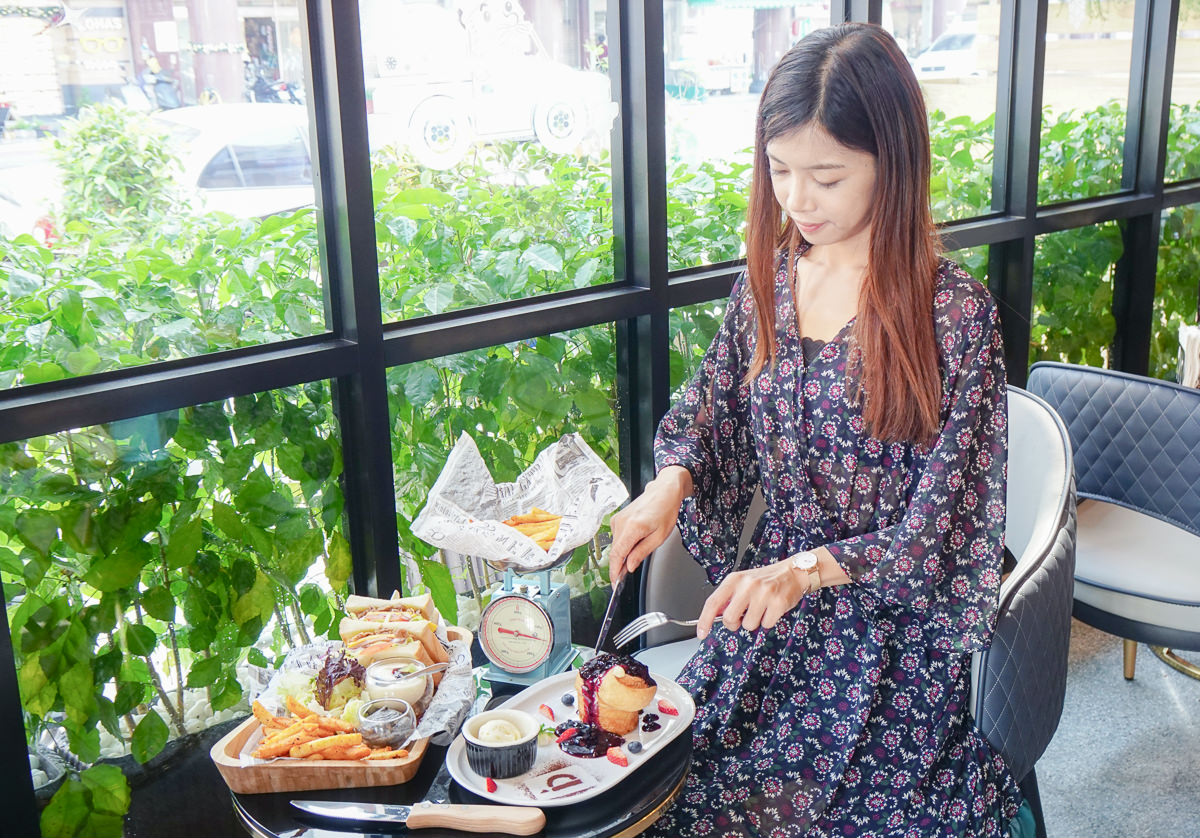[高雄早午餐推薦]Cofein Cafe-鳳山最新網美咖啡空間!許你一個綠影相伴的早晨 @美食好芃友