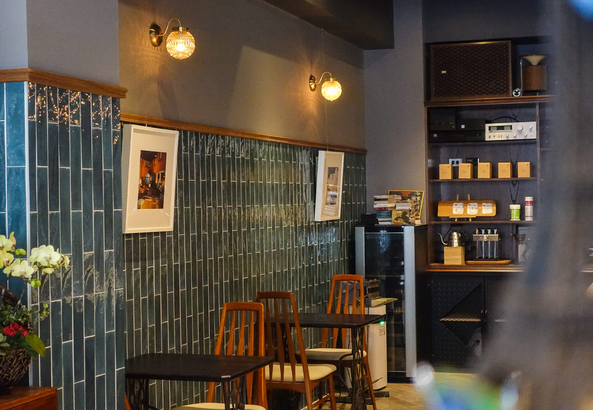 [高雄咖啡廳推薦]咖啡林咖啡-河堤社區話題復古咖啡廳!品嘗交織咖啡香的歐風典雅浪漫 @美食好芃友