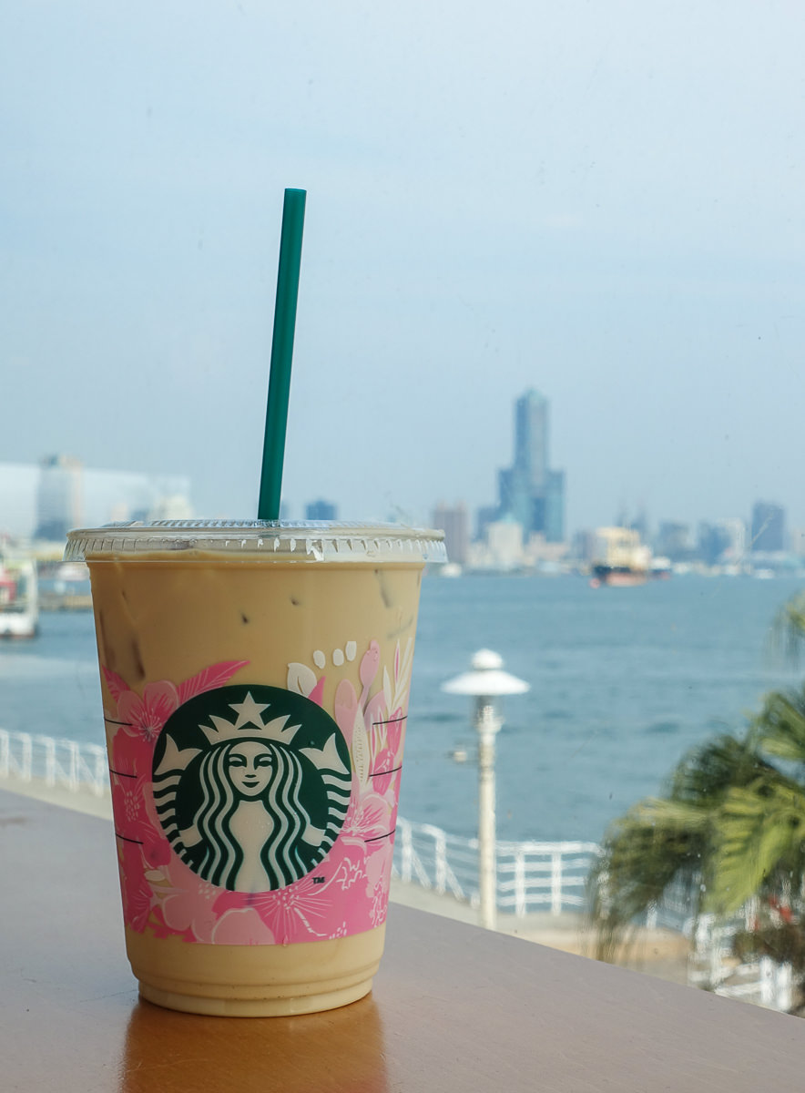 [高雄海景咖啡]Starbucks星巴克咖啡(西子灣門市)-高雄唯一海景星巴客!喝咖啡賞85大樓高雄港海景 @美食好芃友
