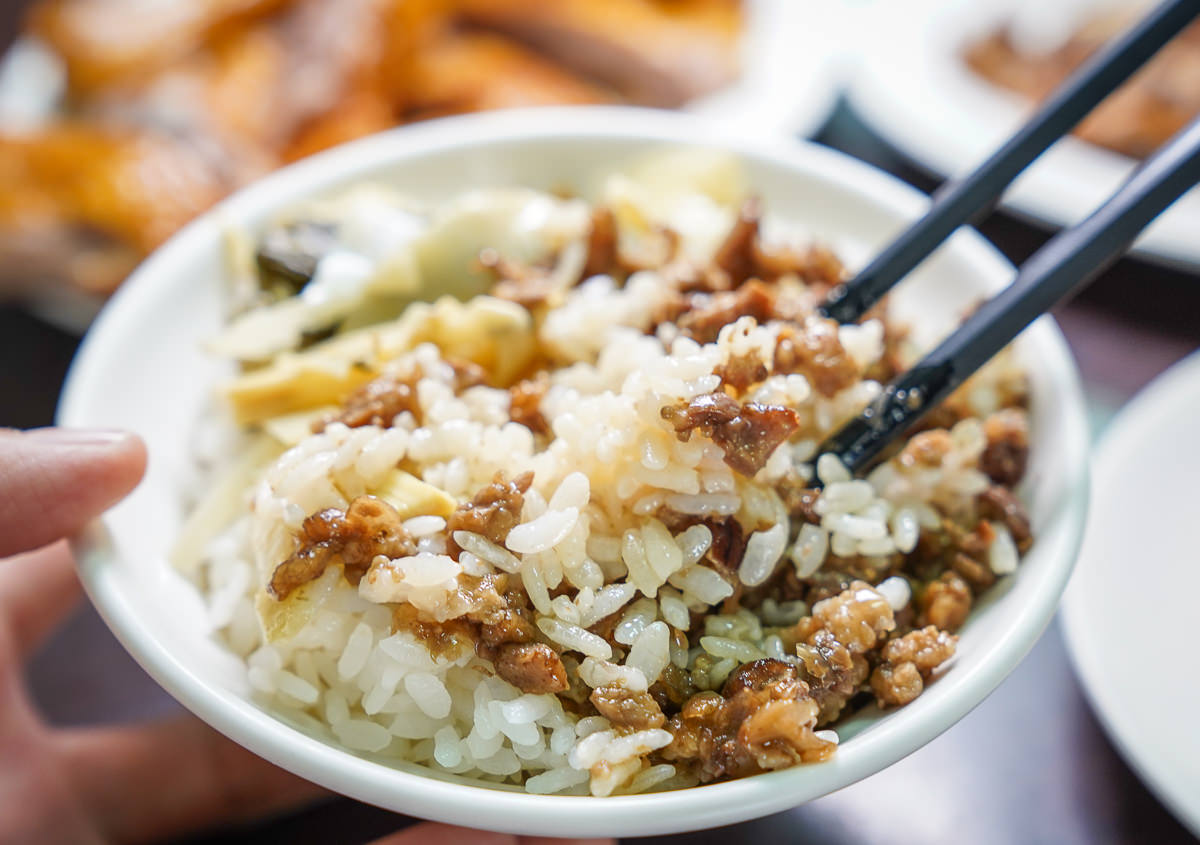 [高雄鳳山美食]老爺美食館-隱藏版衛武營美食~老饕推薦焦糖燻鴨x鴨肉飯! @美食好芃友