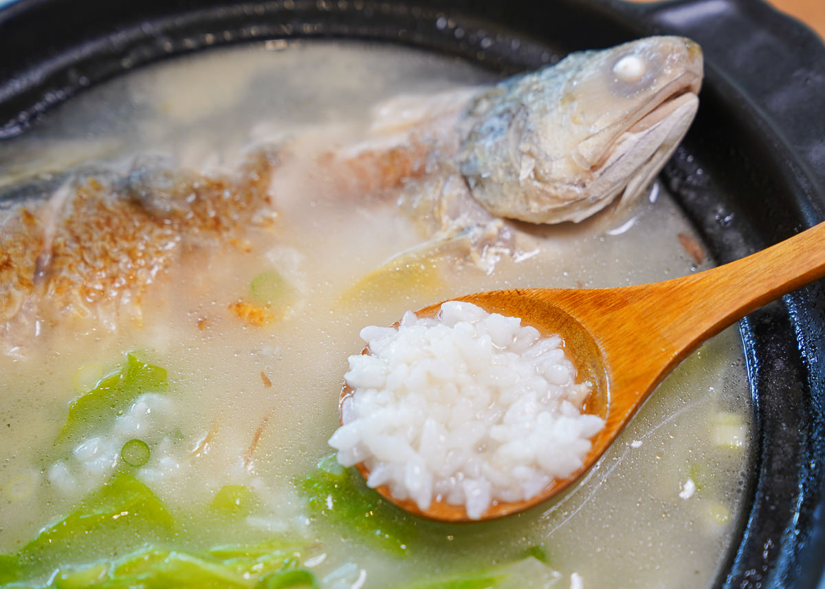 [高雄]魚米飯湯-大碗新鮮料多實在海鮮飯湯~高鐵左營站低調高人氣美食 @美食好芃友