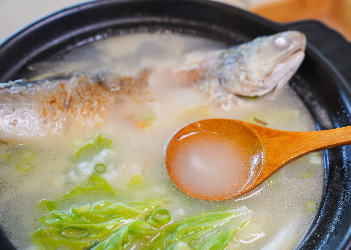 [高雄]魚米飯湯-大碗新鮮料多實在海鮮飯湯~高鐵左營站低調高人氣美食 @美食好芃友