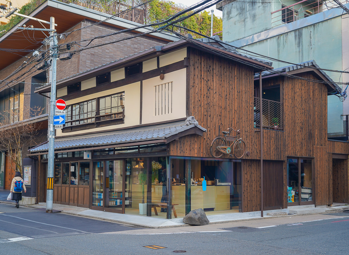 [京都美食]Blue Bottle京都六角-藍瓶咖啡京都2號店~百年自行車鋪老店的迷人風采 @美食好芃友