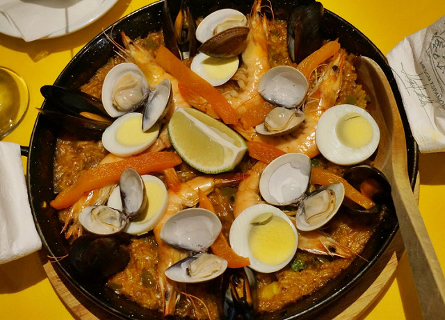 [高雄]來個西班牙之夜!鐵鍋西班牙海鮮燉飯-歐啦西班牙餐廳 @美食好芃友
